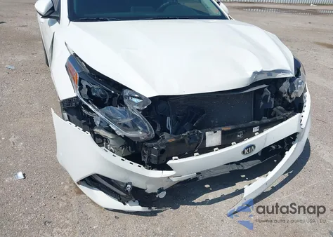 2021 Kia Forte Lxs z USA, uszkodzony, nr VIN 3KPF24AD7ME324735